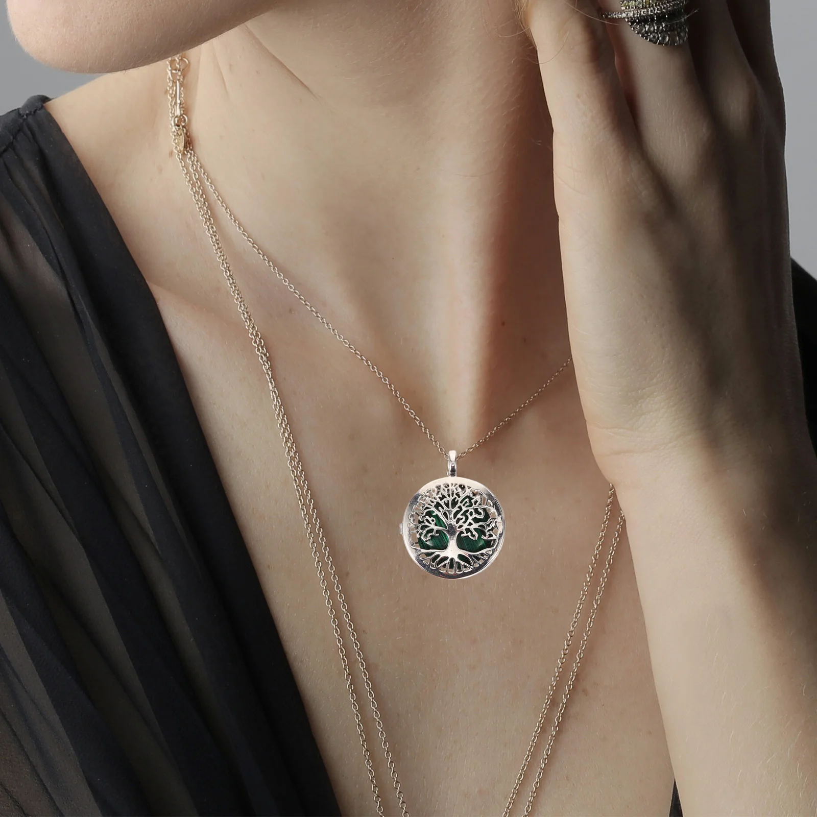 

1pcs Tree of Life Pendant Necklace Making DIY Stone Bracelet Charms Retro alloy stone charm jewelry crafting supplies hollowed