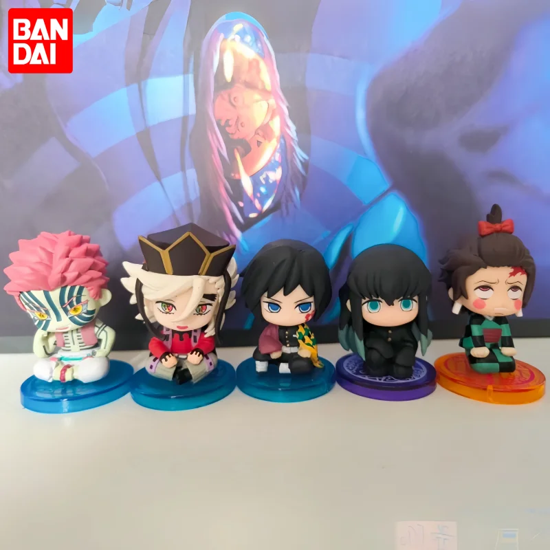 

Коллекционная аниме-статуэтка Bandai Demon Slayer: Infinite Castle Arc, сидящие чиби-фигурки Гашапон (Танджиро, Гию, Аказа, Доума, Кайгаку)