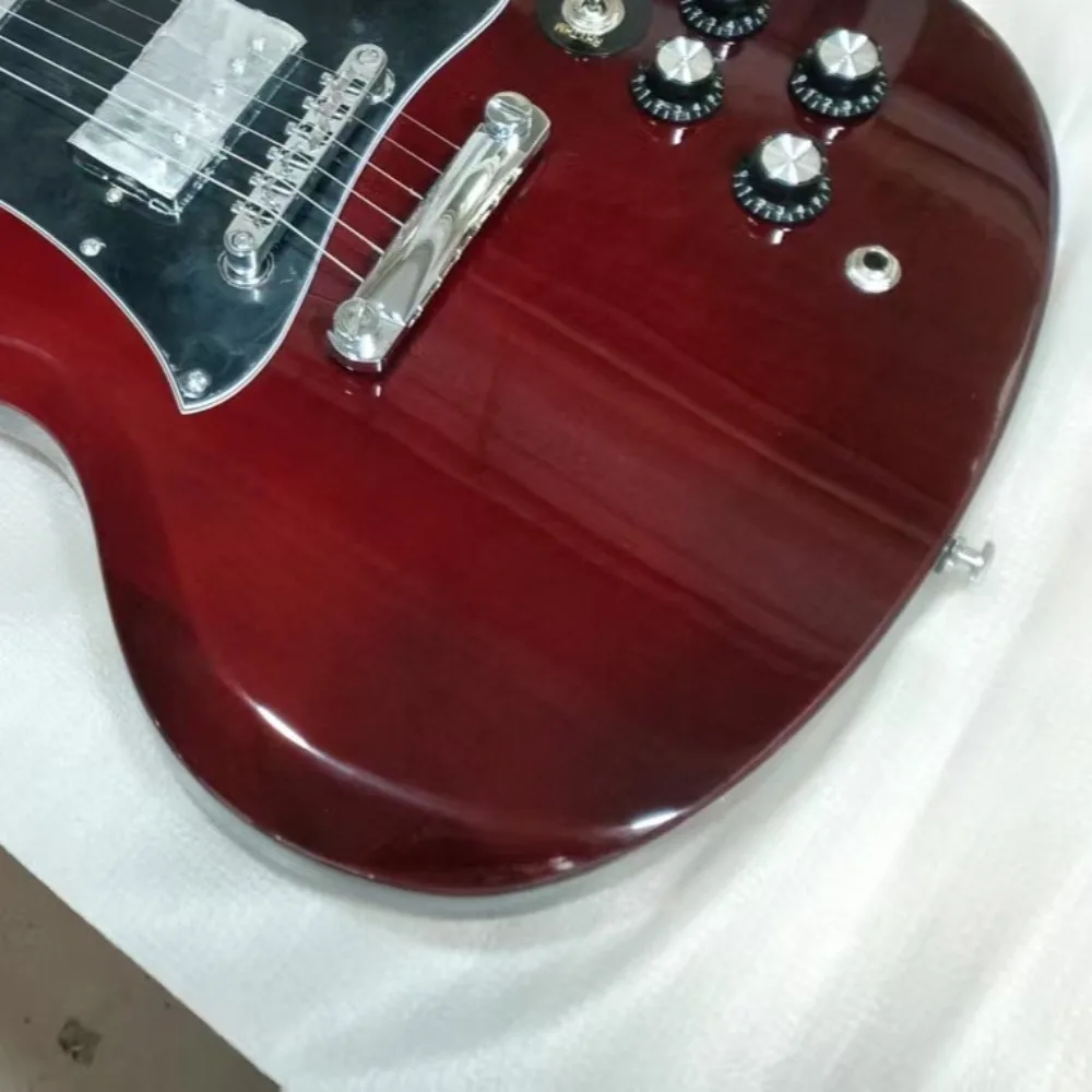 

Hot Sale Red Electric Guitar Full Enclosure Tuning Pegs HH Pickups for Live Playing