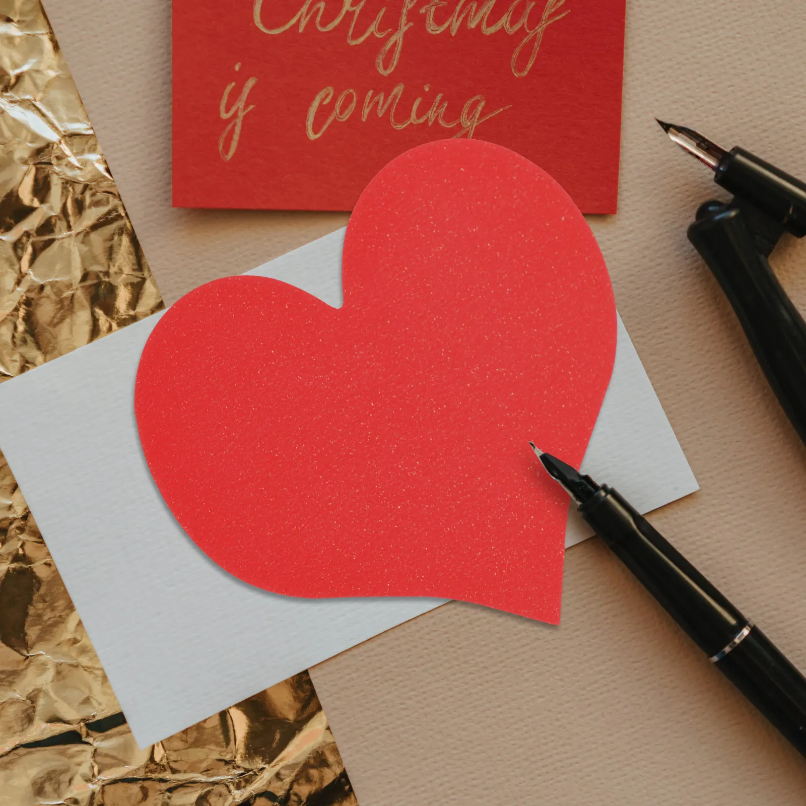 

100Pcs Heart Shaped Paper Cards Exquisite Craftsmanship Blank Interior Valentine Day Cards Bulk Set Warm Festive Gift Card Decor