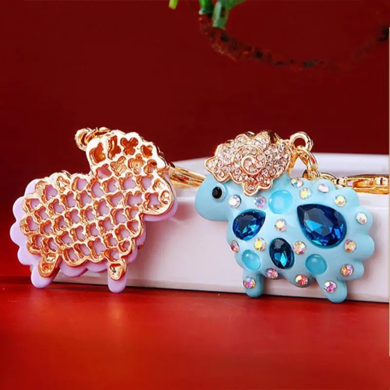 Niedlicher Strass-Schaf-Schlüsselanhänger Hochwertiger Metall-Zinklegierung Schlüsselanhänger für Damen und Kinder Taschen-Schlüsselanhänger Accessoires Anhänger Geschenk