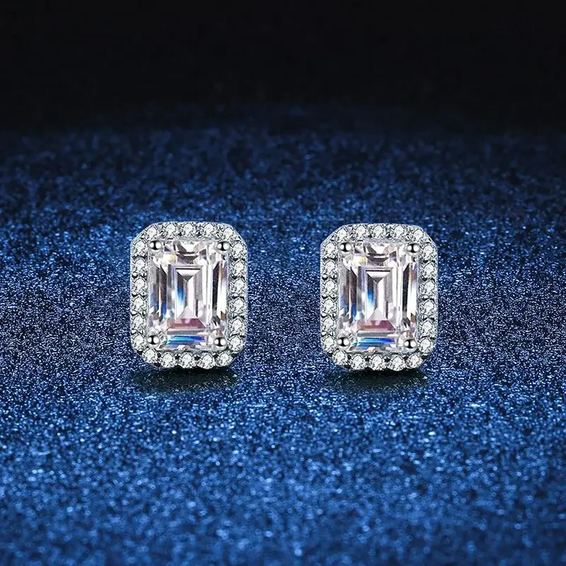 

18K platinum diamond stud earrings plated with PT950 platinum rectangular radiant group emerald cut D color moissanite