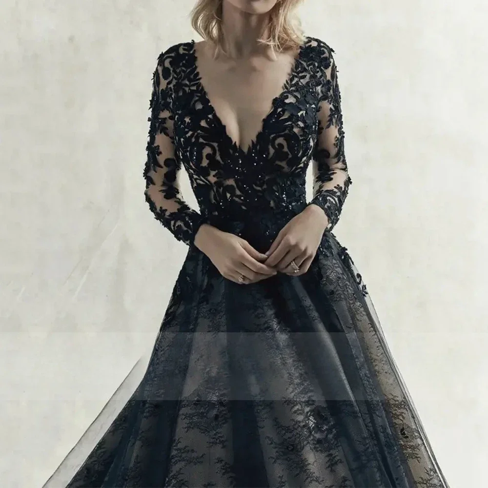 Schwarze Gothic-Brautkleider, Spitzenapplikation, V-Ausschnitt, lange Ärmel, A-Linie, Brautkleider, individuell gestaltet