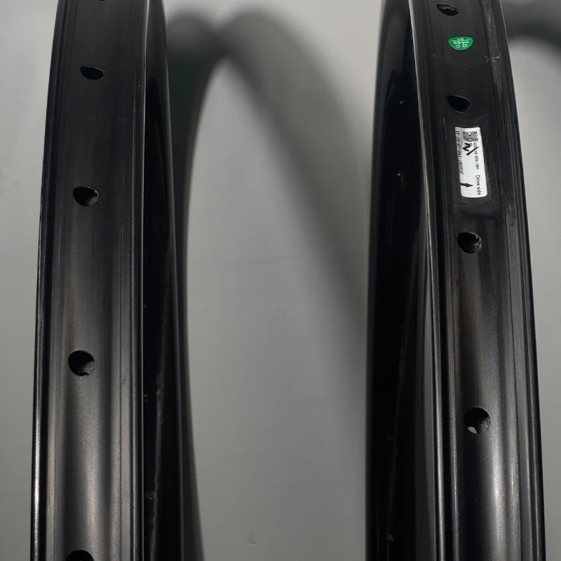 T800 Carbon Fiber 29 inch Mountain Bike Rim Surface Treatment Is Glossy, 28 Holes, Suitable for XC lightweight Off-Road