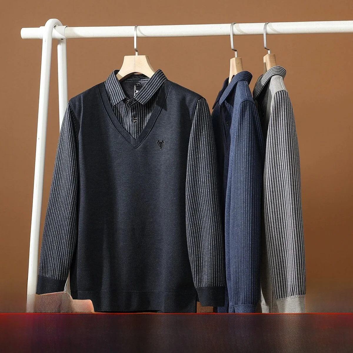 

Thiened Warmth Встроенный вязаный свитер в полоску с искусственным дизайном из двух предметов, повседневный свободный крой из полиэстера, длинный свеч, мужской ...