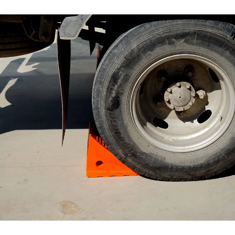 Heavy vehicle tire parking safety wheel block