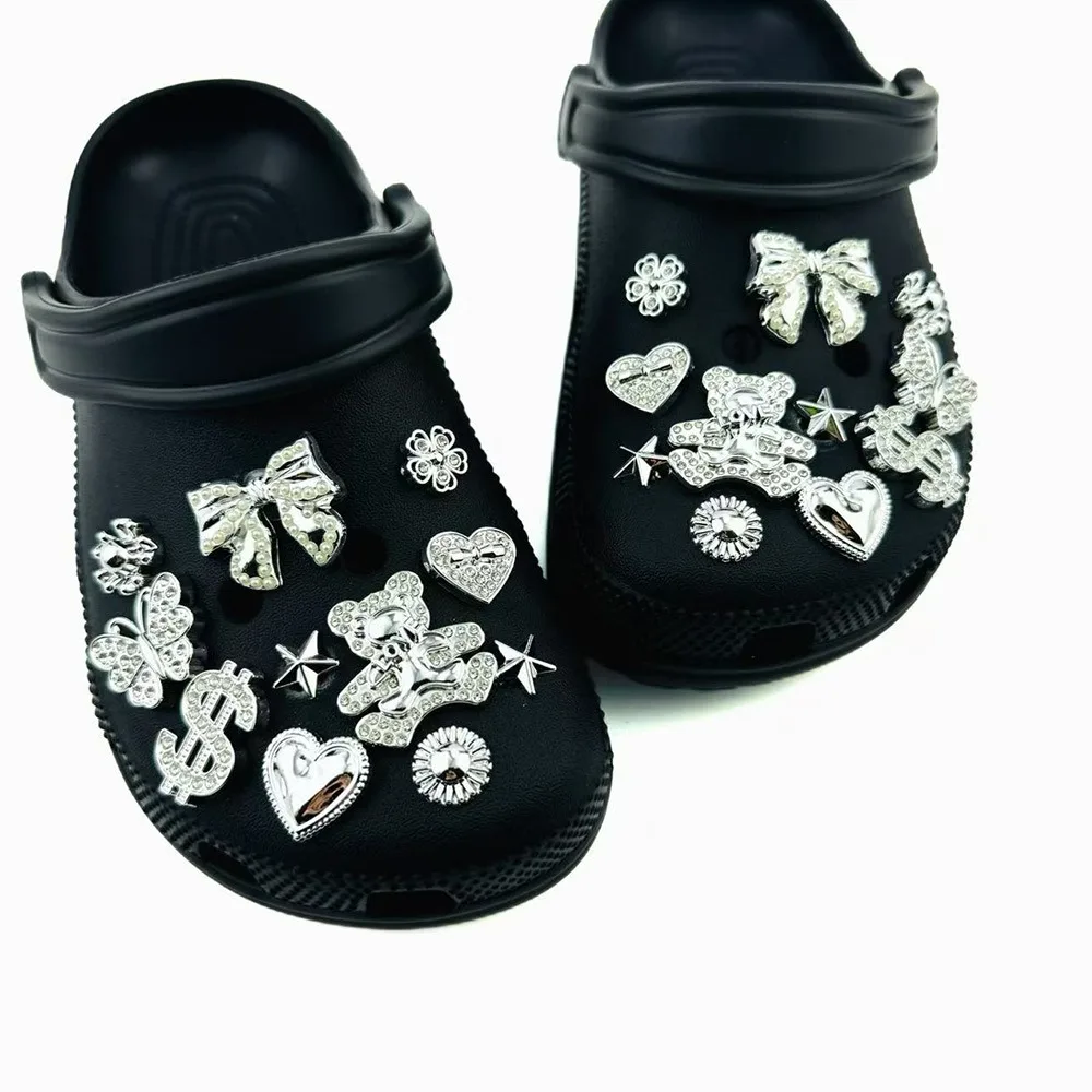 22-teiliges Sommer-Mode-Schuh-Charms-Set, Zubehör für Clogs, Schuhschnallen, silberne Diamant-, Bären-, Schmetterlings- und Nieten-DIY-Schuhdekorationen – Detail 11