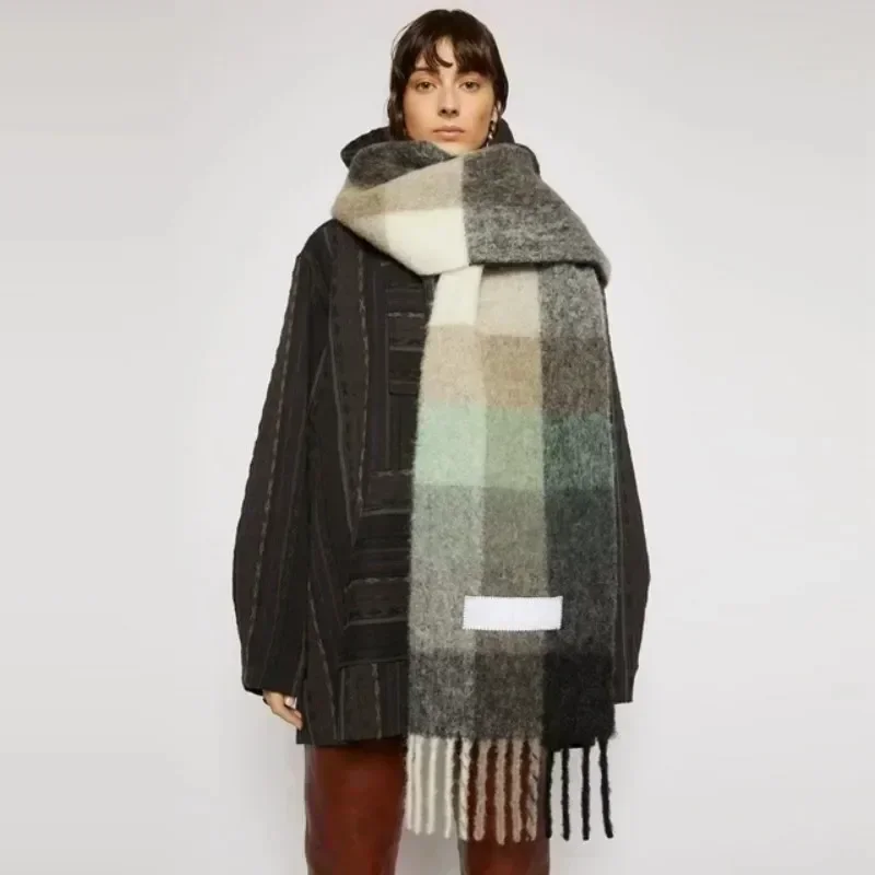 2025 Winter Man Women Plaid AC Scarf Shawls Studio Cashmere Wraps Lady Tassel Warm Luxury Scarf Scarves Hairy Designer Brand