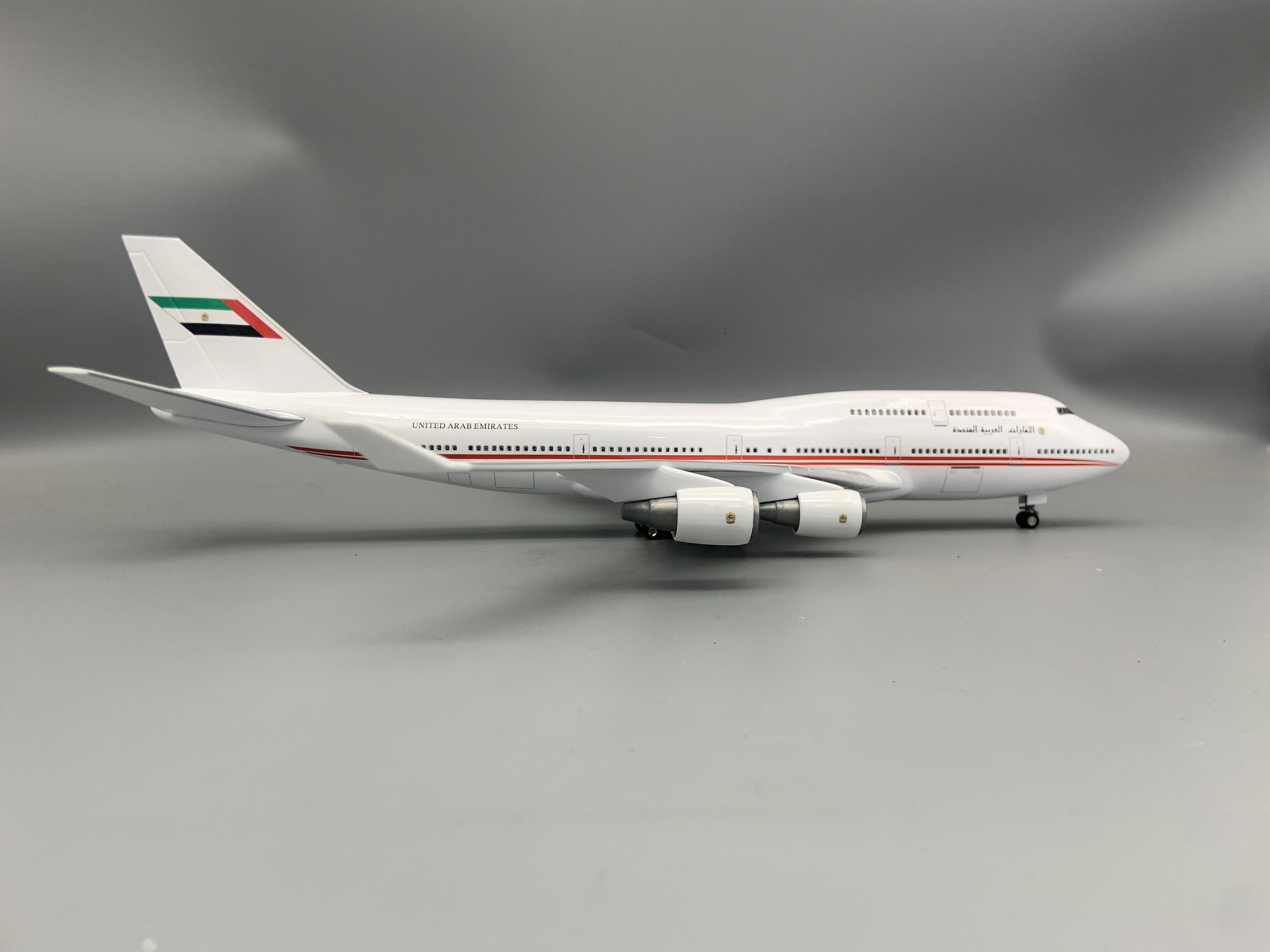 

47CM Airplane Model Children Toy UAE Presidential Flight B747-8 Plane Model Kits with LED Light(Touch or Sound Control) for Deco