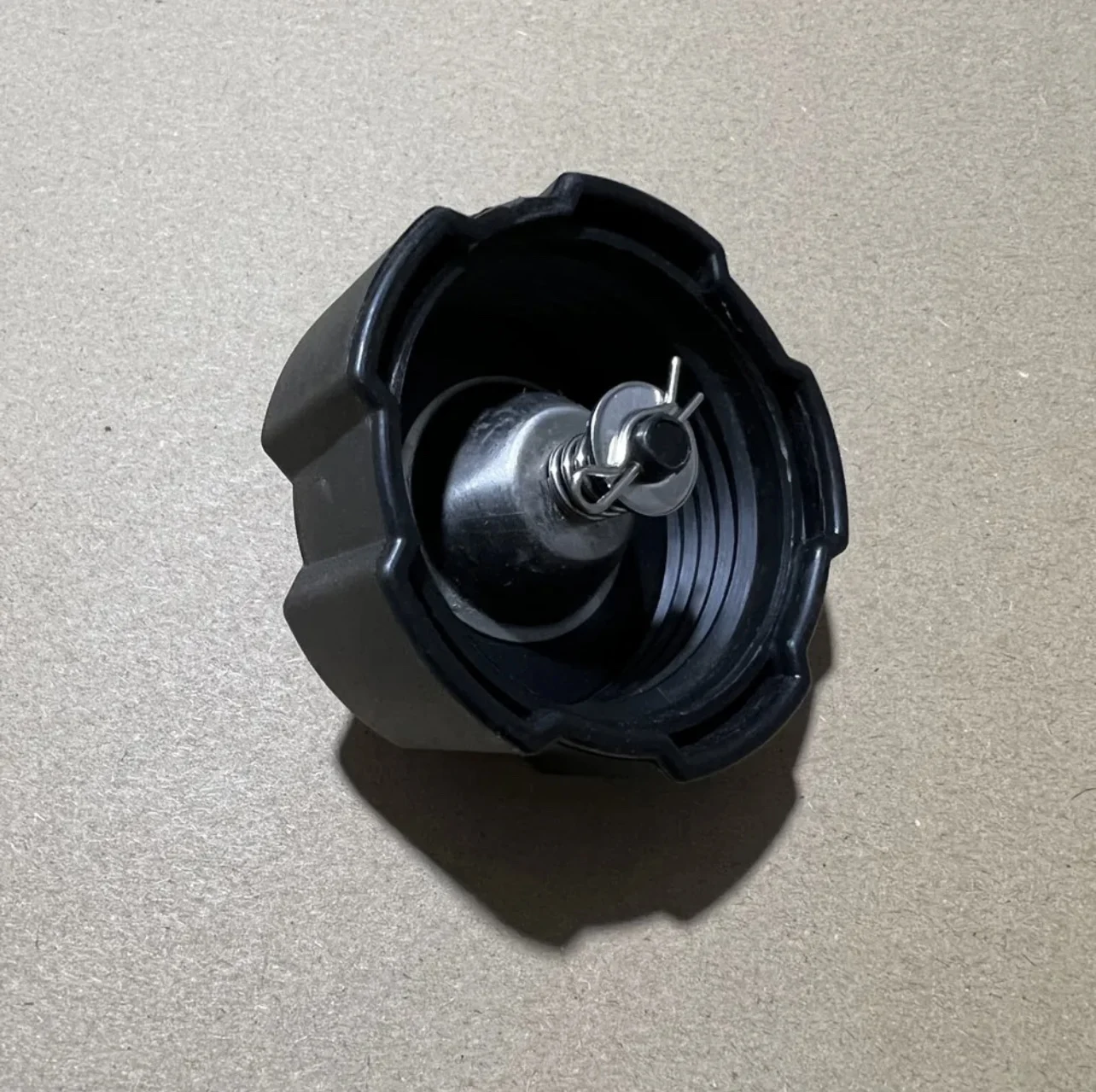 

The fuel tank cap for KIPOR IG770/IG1000/IG2000/IG2600 digital generator