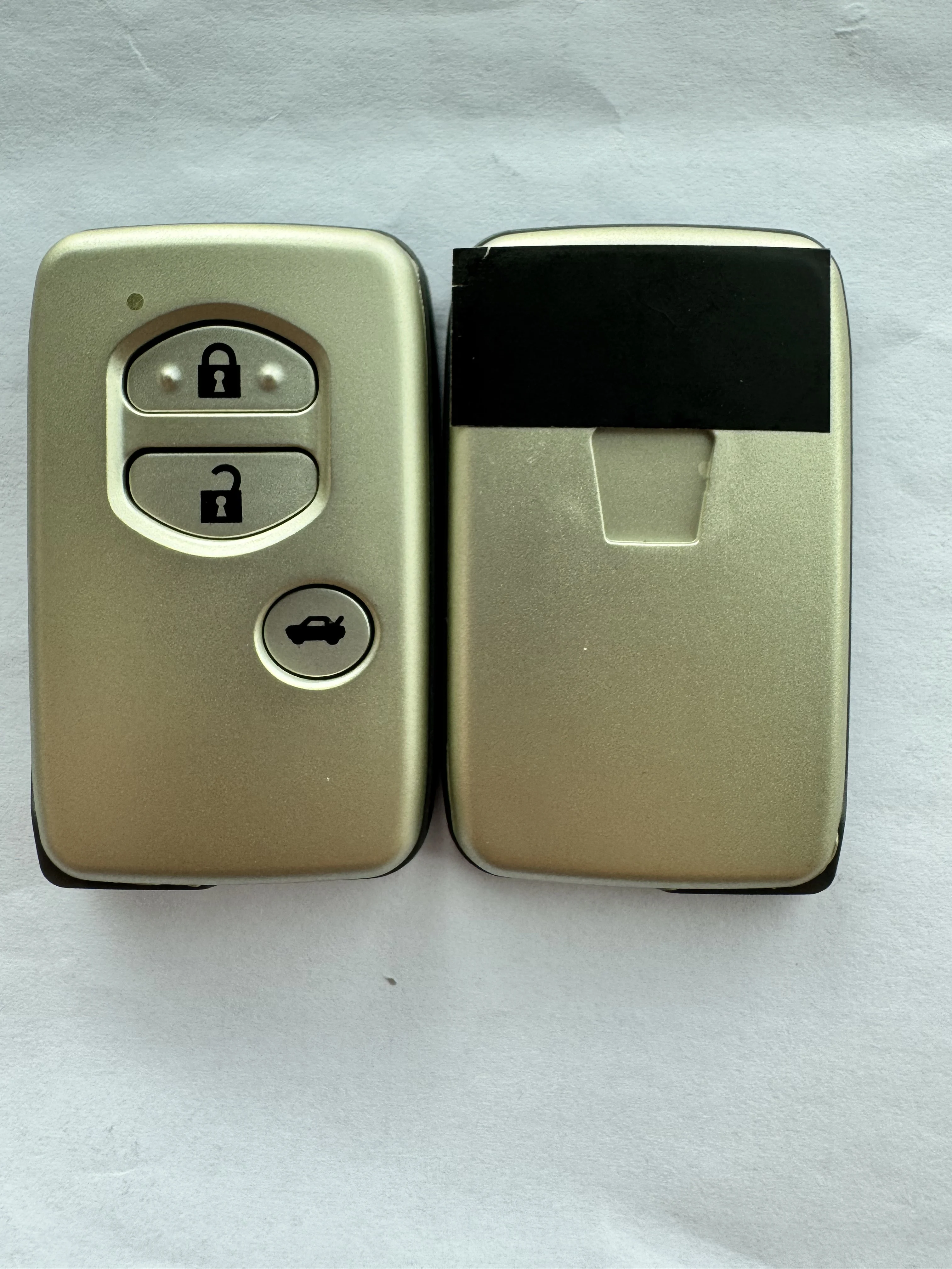 

Leo car key shell for Toyota Crown 3 button silver only key shell With an emergency key with logo
