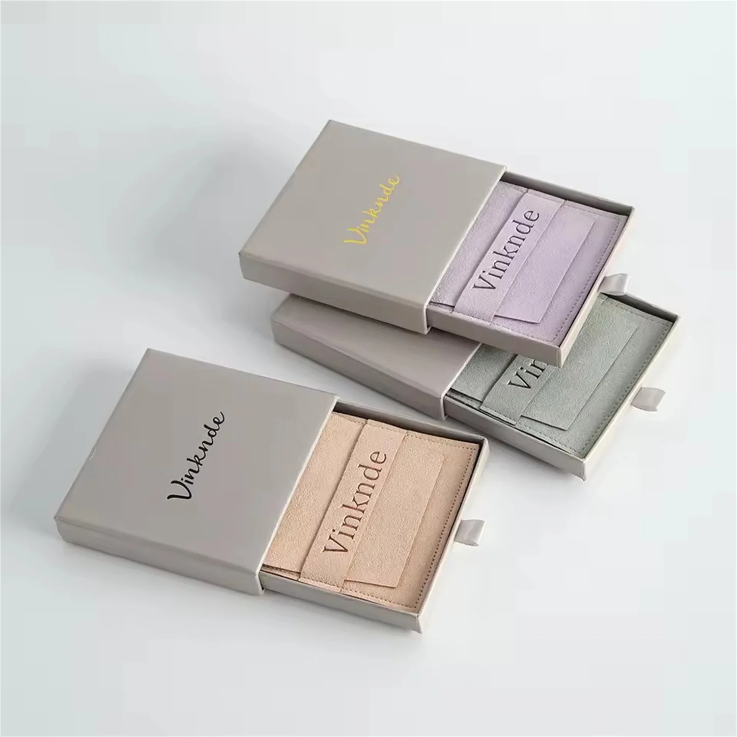 

7x7x1.7cm Personalized Custom Grey Paper Drawer Box with Microfiber Gift Bag Pouch Custom Logo Small Jewelry Christmas Packaging