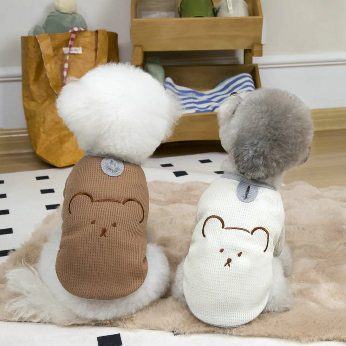 1 Stück Waffelstrick-Haustierhemd mit Bären-Stickerei, Atmungsaktive Hundeweste mit Leinenloch für Bichon, Teddy