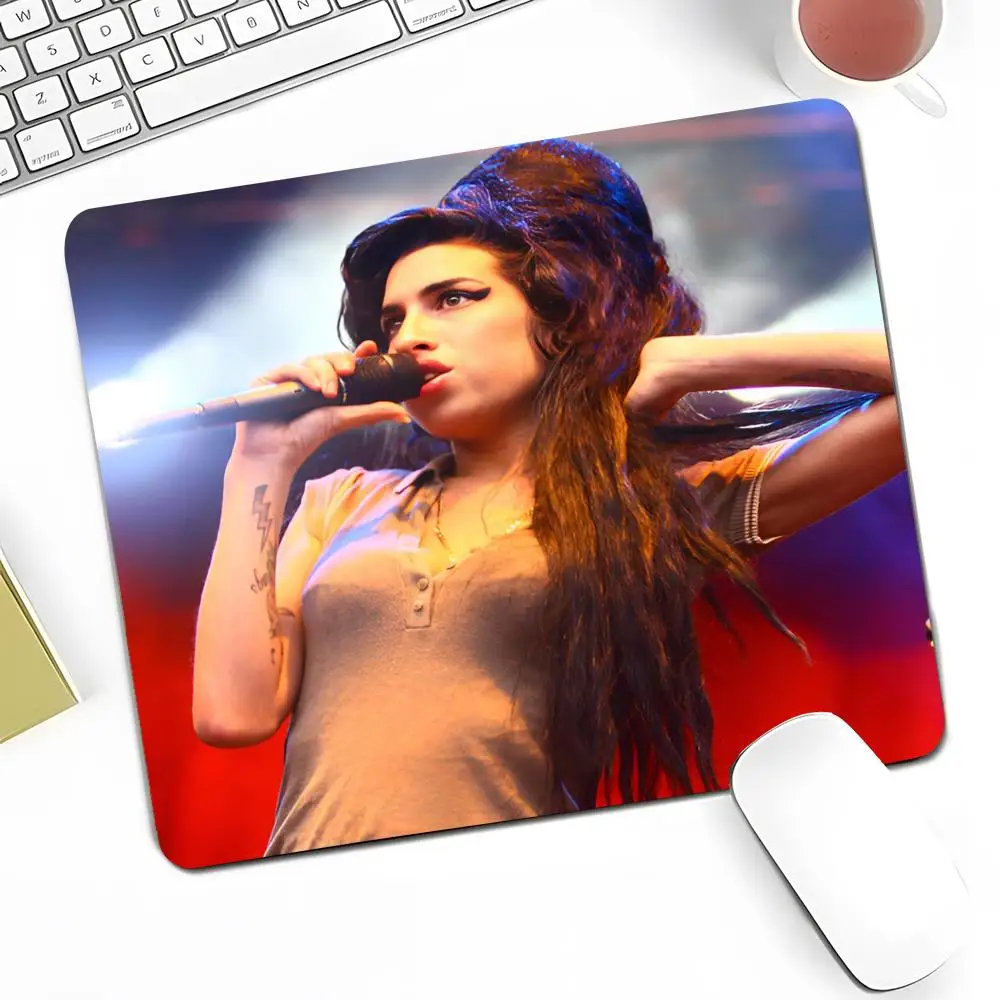 Singer Amy Winehouse Legardary MAISTO Mouse Pad Anime Game Mouse Pad High Quality Small Desk Pad Rubber Laptop Desk Pad