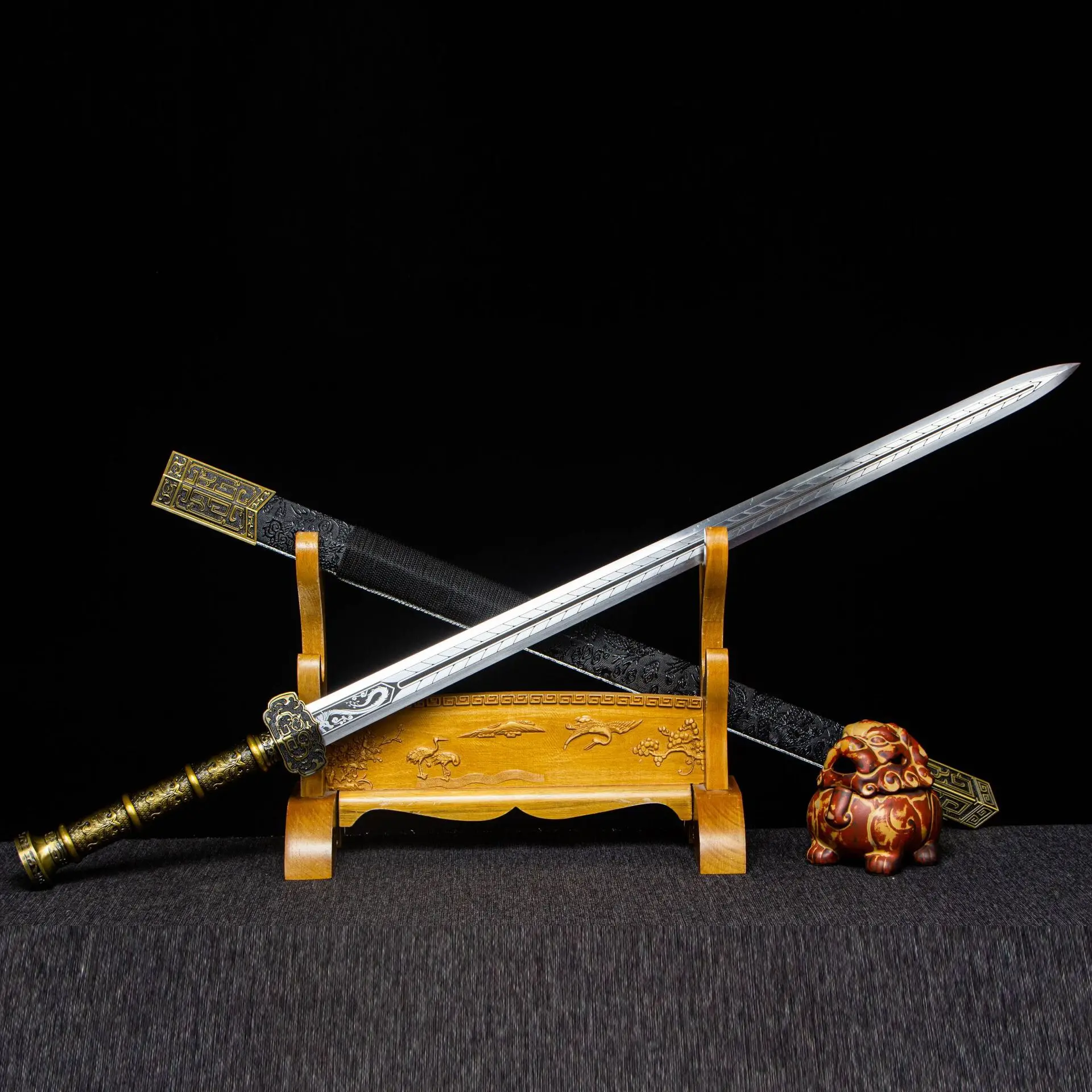 104cm medieval metal real sword hand-forged ruyi wooden sword keel integrated spring and autumn qin king hard  crafts katana