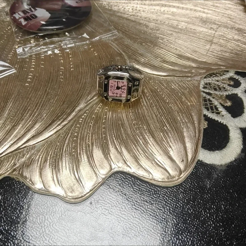 In Stock Watch For Men And Women, Versatile For Couples, Simple, Fashionable, Retro, Creative Finger Ring Watch Ornament Gift