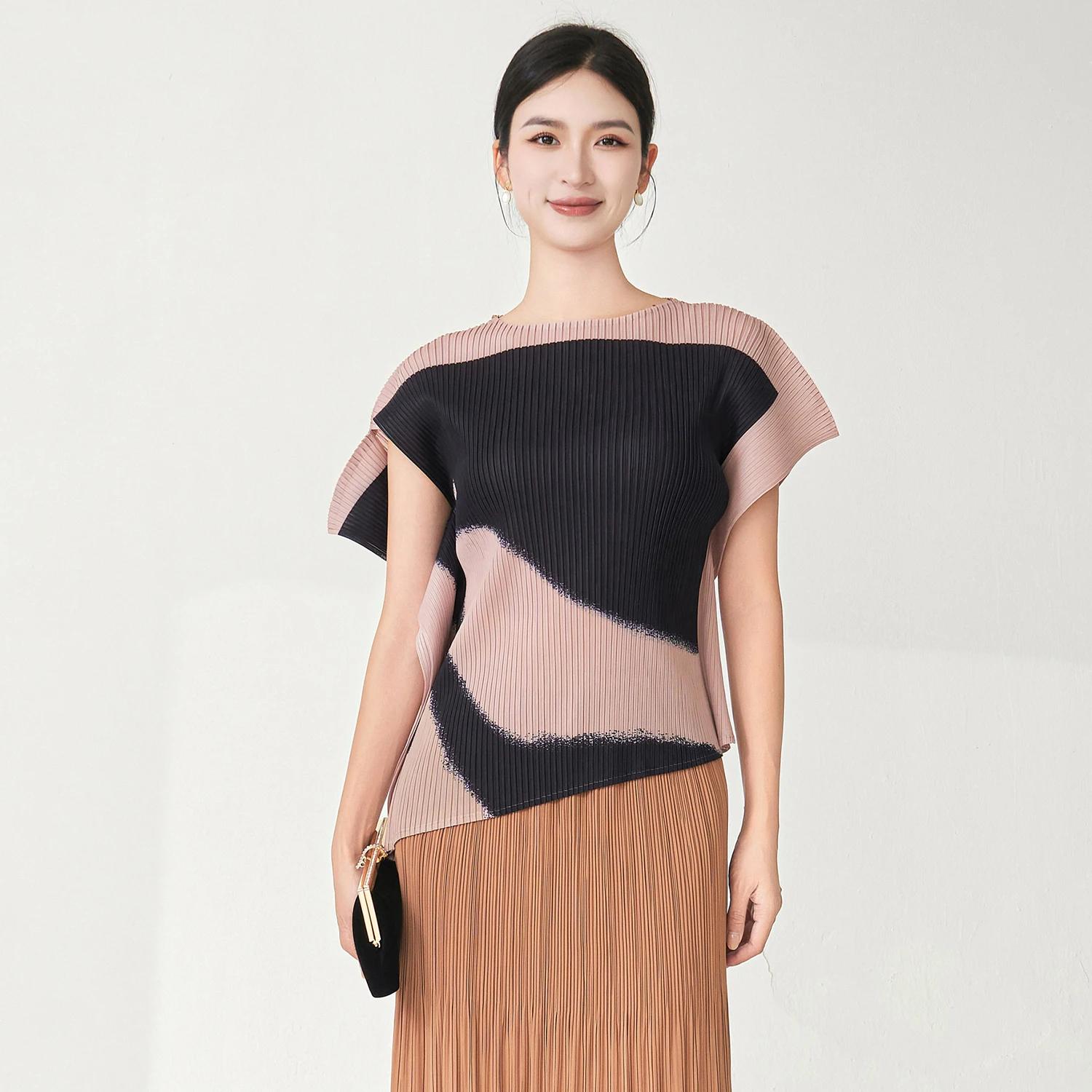 

Wholesale Women Fashion Tops High Quality Summer Stretch Print T-shirt Miyake Pleated Tops Polyester Fabric Free Size