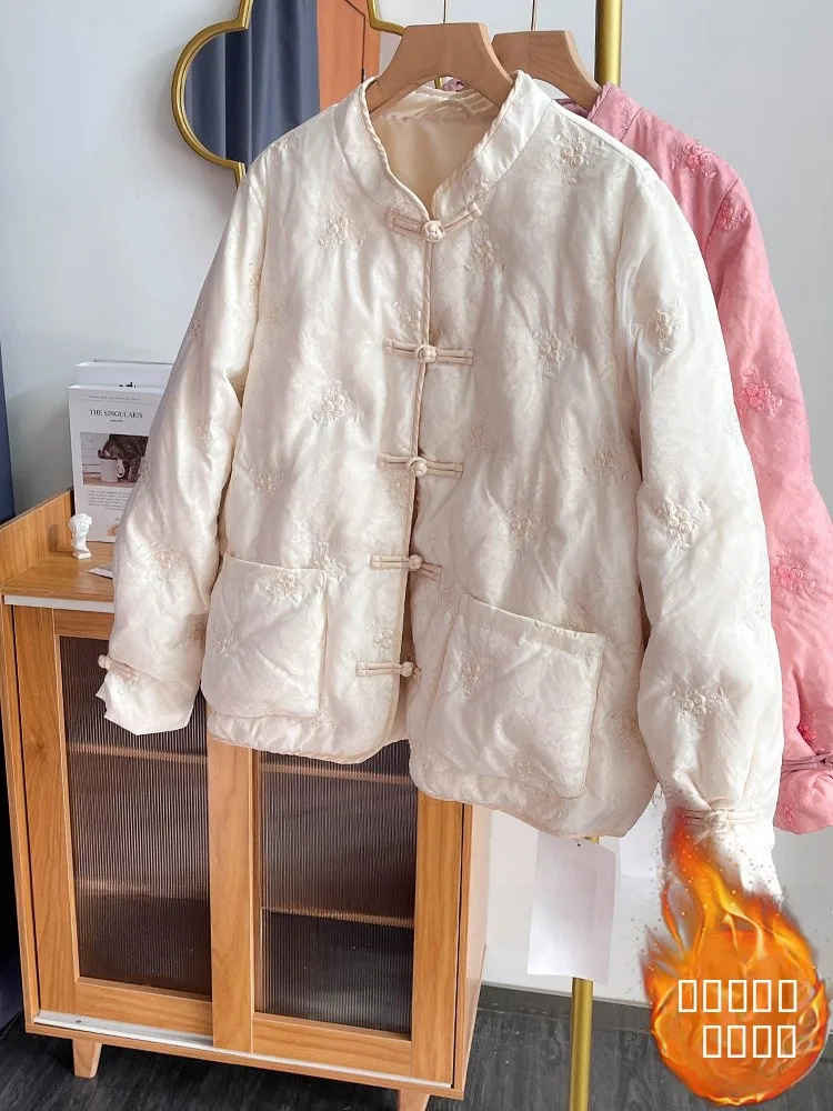 

Новая женская утепленная куртка из хлопка в китайском стиле, зима 2024, с длинными рукавами, воротником-стойкой, на пуговицах, с вышивкой, в ретро-стиле