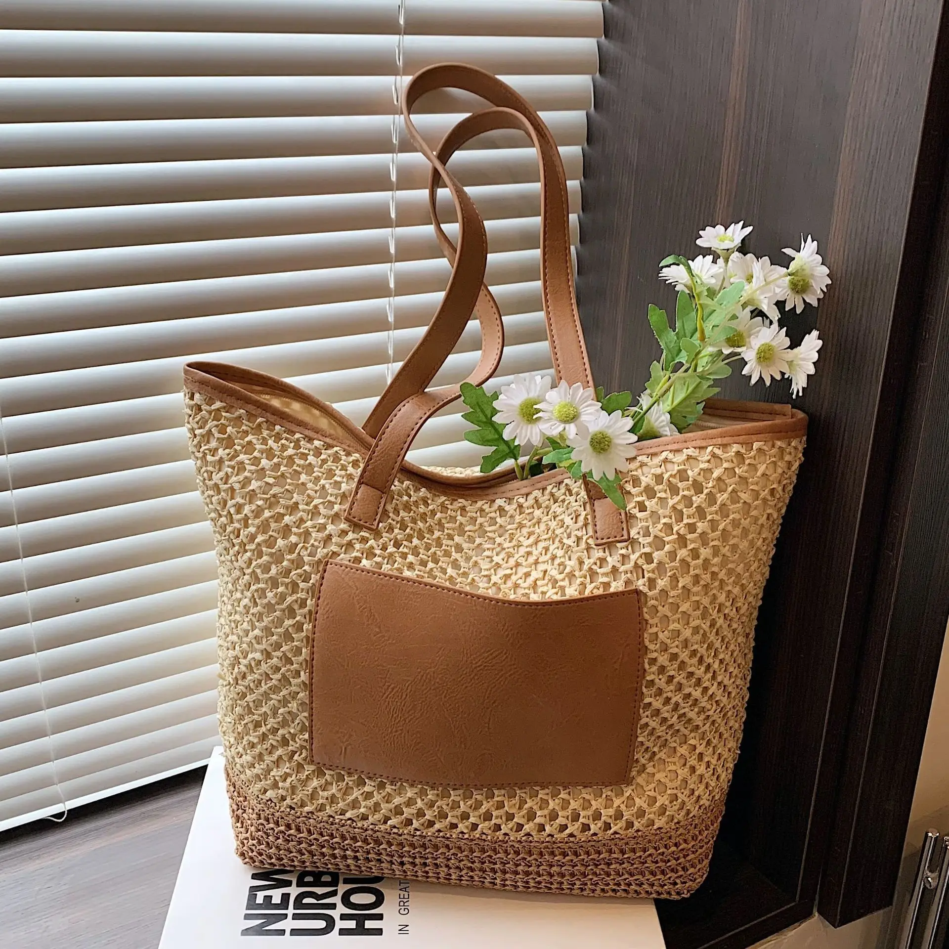 

Commuting Large Capacity Grass For Women 2025 New Seaside Vacation Beach Fashionable Woven Single Shoulder Tote Bag