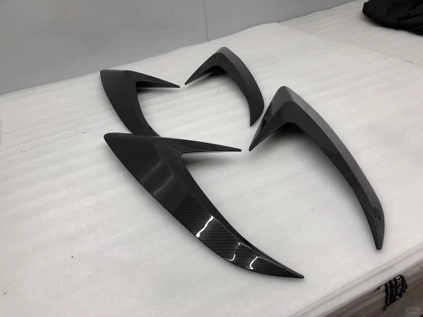 

Premium FORLotus Amira 21-24 Dry Carbon Fiber Rear Fender Vents