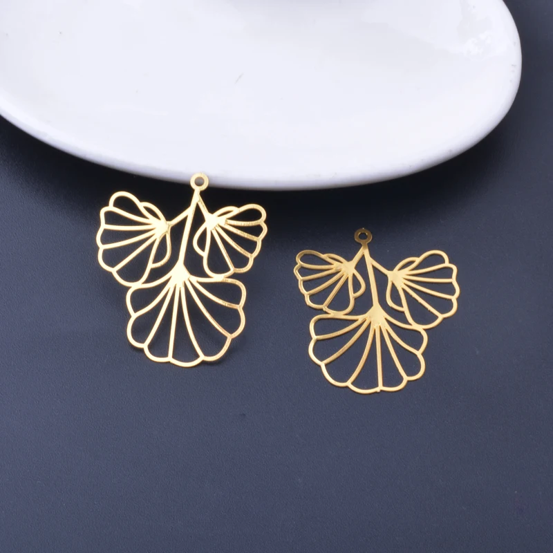 30 Stück AB8248 Messing Filigran Ausgehöhlte Blätter Anhänger Goldener Blattanhänger für DIY Damen Schmuck Ohrringe Zubehör – Detail 5
