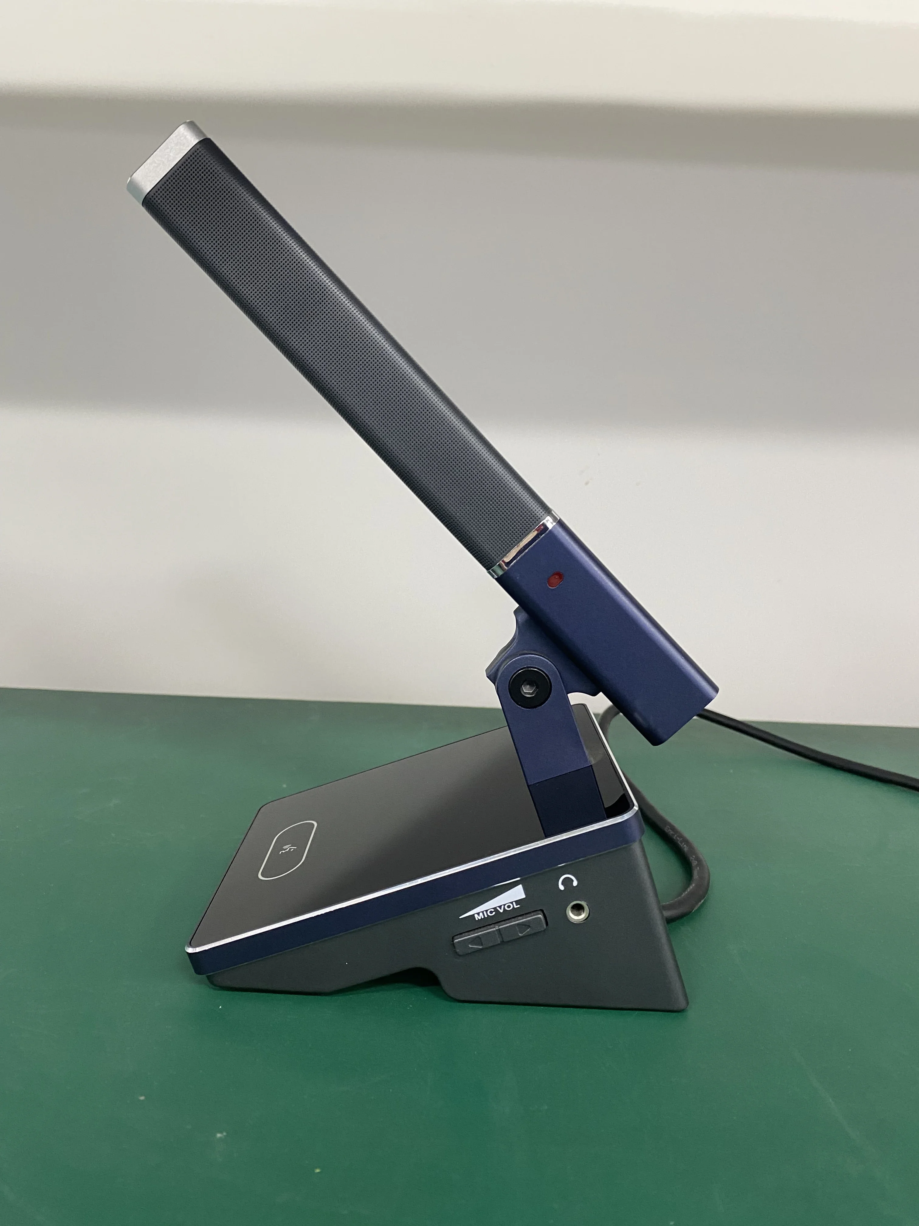 

Цифровая конференц-микрофонная система HUAIN SummitSound ProElite 2025 г.