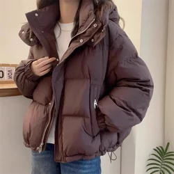 Jaqueta puffer de capuz recortada feminina, casaco acolchoado de algodão grosso, jaqueta de inverno na moda outono, estilo coreano, nova, 2024