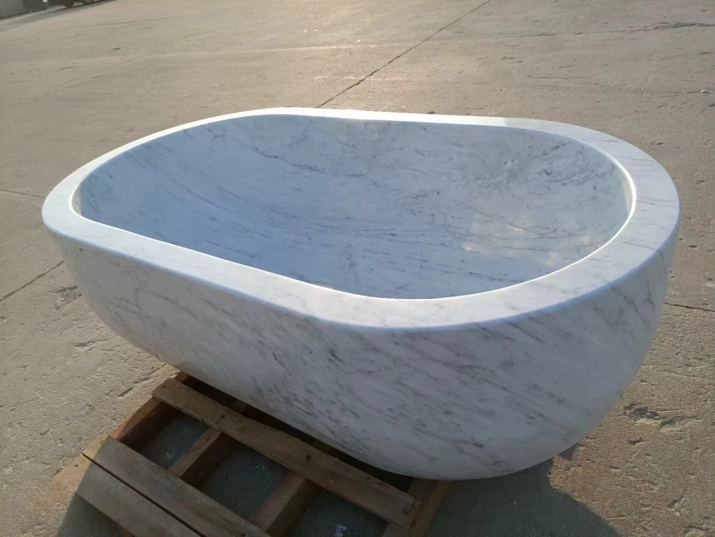 #￥Wholesale Extra Large Natural Stone Bathtub Stand Alone Marble Large Oval Bathtub Indoor Bathtub for Sale for Villae