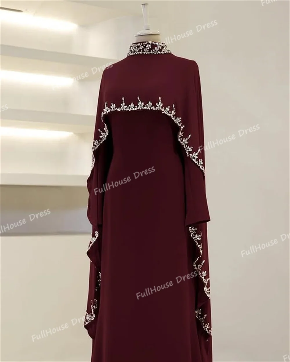 أدلى مخصص أنيقة الرقبة العالية مطرز كريستال كيب ثوب مسائي مثير مستقيم طويل فستان سعودي مع المحكمة شارون سعيد