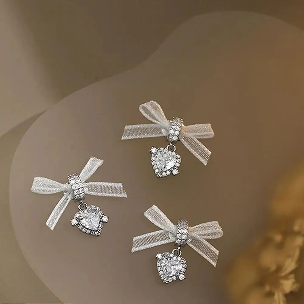 1 個マニキュア装飾品ジルコンネイルアートアクセサリーオーガンザリボン絶妙なハートジルコンペンダントネイルチャーム光沢のある金属