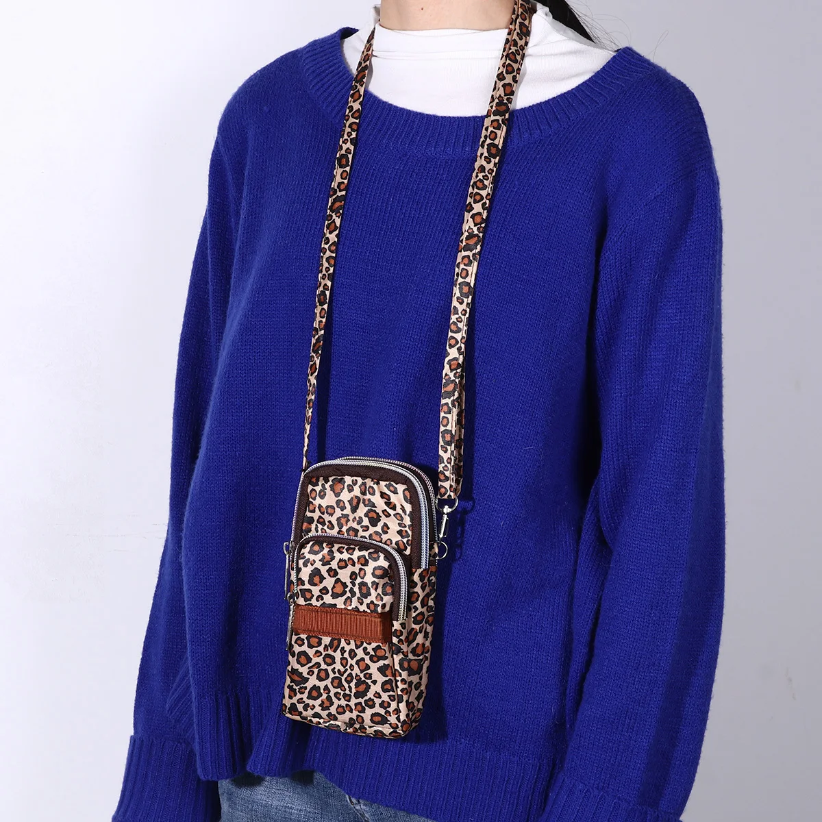 

Leopard Printing Portable Crossbody Bag Lightweight Multifunctional Running Arm Bag Travel Phone Pouch Large Capacity Storage