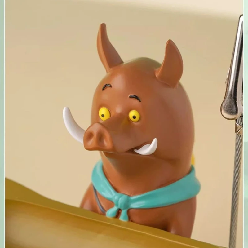 Nueva caja ciega auténtica de película Langlang Mountain Little Monster, pequeño cerdo, trabajador de monstruo, muñeca ornamental hecha a mano para coche de escritorio