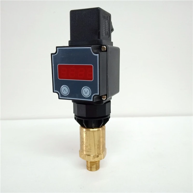 Pressure transmitter with monitor