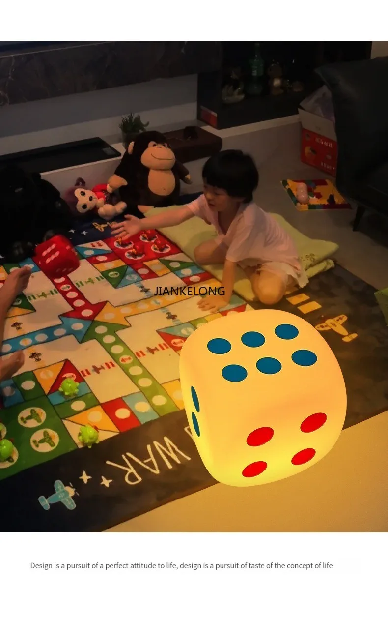 في الهواء الطلق إضاءة مقاومة للماء مضيئة غربال كوب البراز مكعب KTV طاولة القهوة المستديرة طاولة بار وكراسي أثاث طاولة فضفاضة