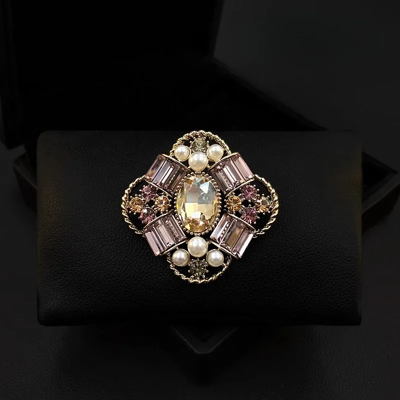 Retro Court Style Brooch for Women Suit Luxury Clover Flower Square Pins Purple Crystal Pearl Jewelry Clothing Accessories 5876