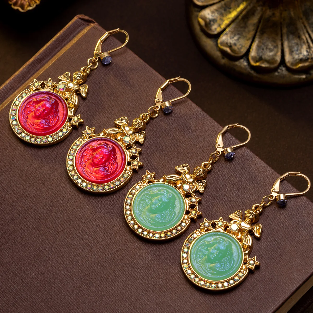 

Б/у серьги: милые, нежные, сказочные, волшебные, великолепные и роскошные серьги.