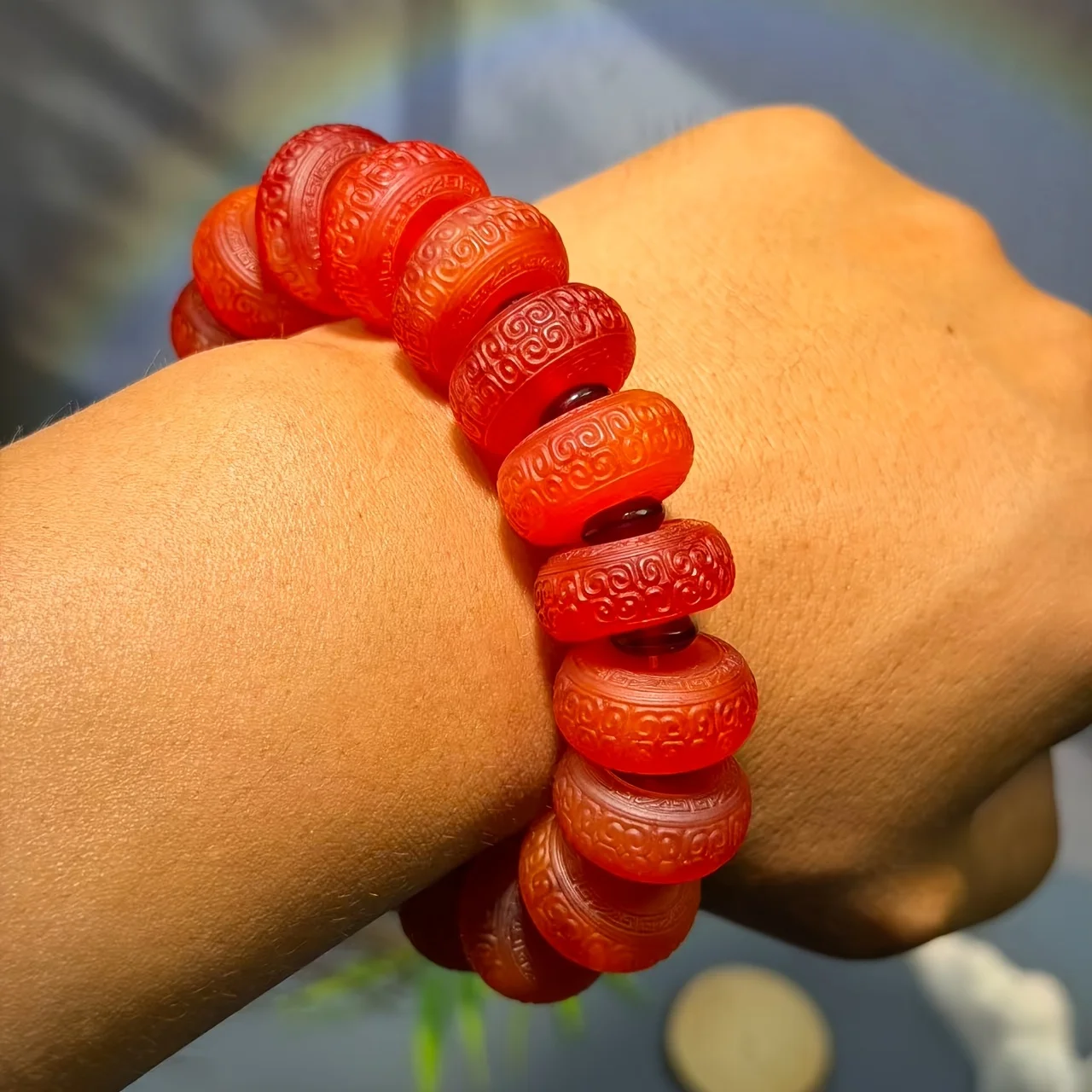 Natural Amber Old Beeswax Blood Amber Return Pattern Wheel Buckle Bracelet Bracelet Rough Stone Polished