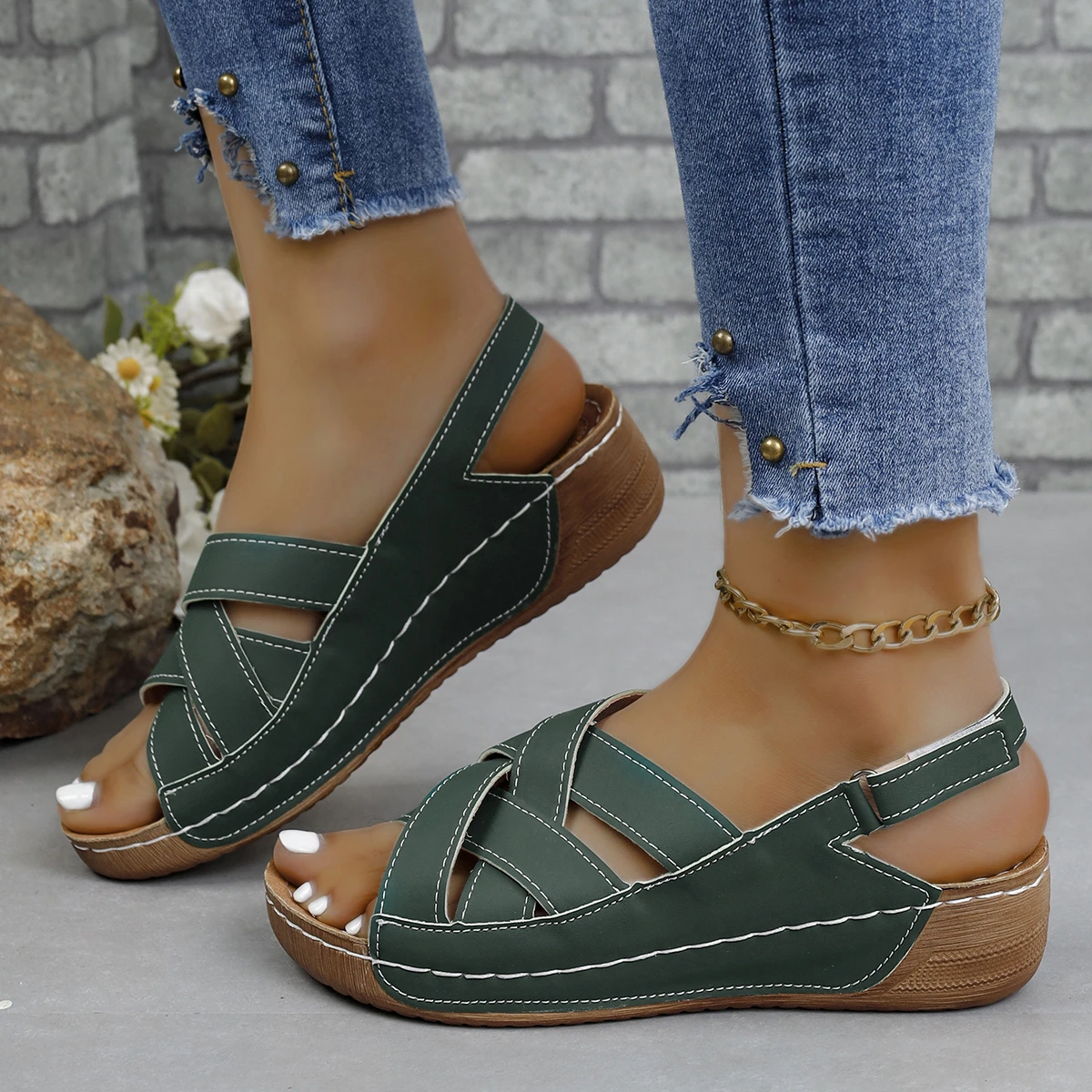 2026 Neue Sommer-Outdoor-Sandalen mit Keilabsatz, weiche Sohle, rutschfest, dicke Sohle, vielseitige Freizeitsandalen – Detail 1