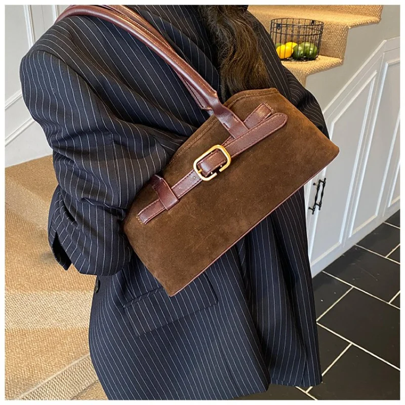 

Women's Handbag Made Of Lily-Patterned Leather Boasting Paris Commuter Vintage Daily Look​