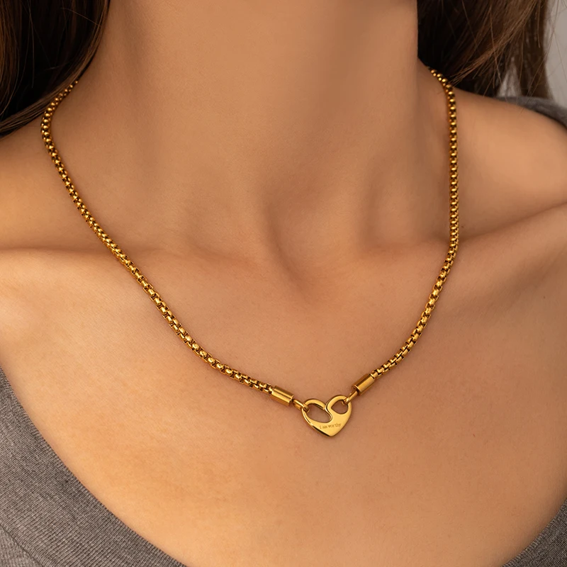 ANENJERY 316L Edelstahl Buchstaben-Herz-Anhänger Halskette für Frauen Paar Mode Persönlichkeit Schmuck Geschenke Großhandel