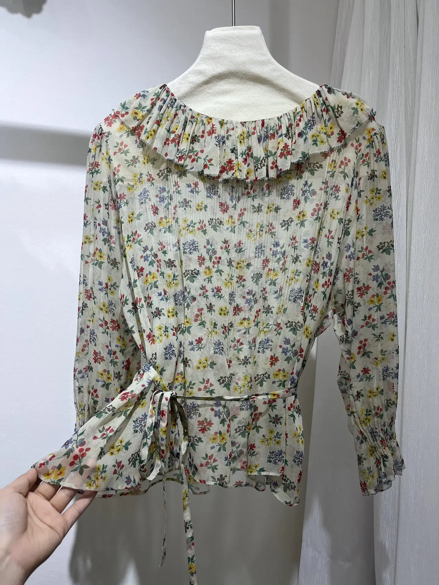 

2025 New Women Flower Print Shirt Ruffles Spliced Round Neck Flare Sleeve Casual 100% Silk Blouse