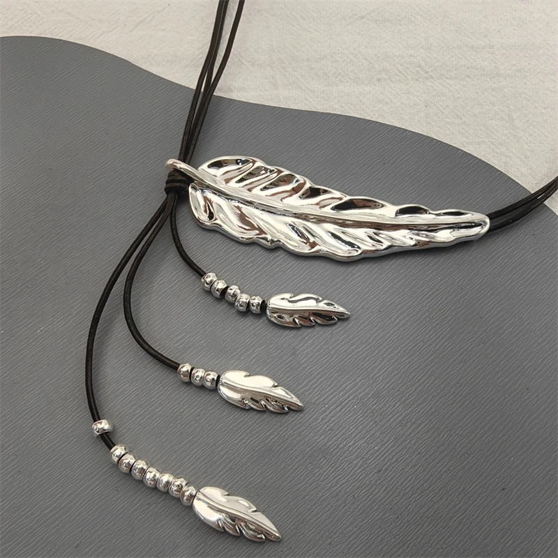 2024 uno de 50 creative sword feather Zircon Necklace 925 silver romantic jewelry gift package