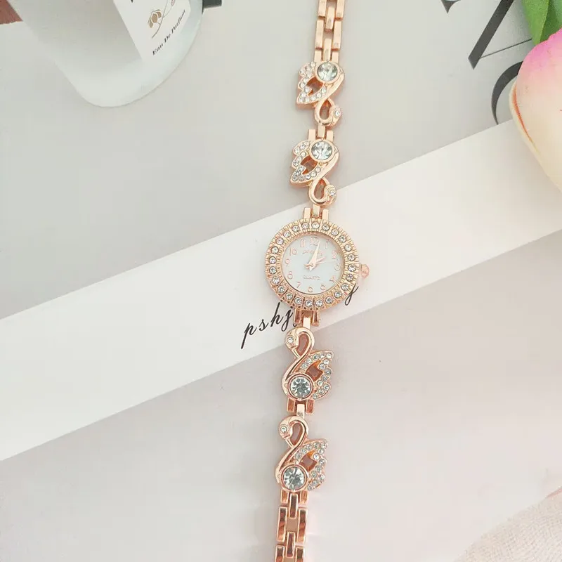 ساعة نسائية رشيقة وعصرية بجعة ساعة نسائية رقمية طالبة ساعة ذهبية ساعة فاخرة Reloj