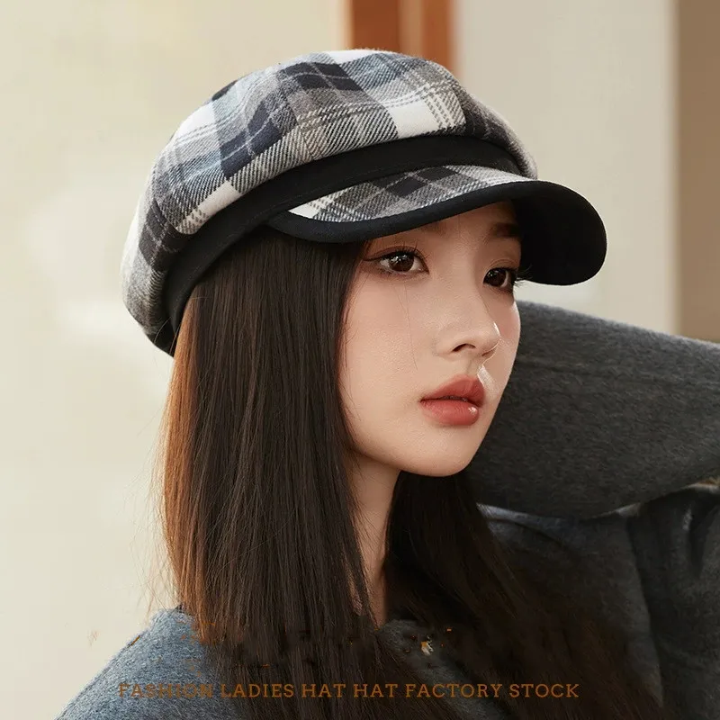Berretto da donna alla moda autunno e inverno a quadretti con lingua d'anatra Cappelli ottagonali Calore e berretto da strillone antivento