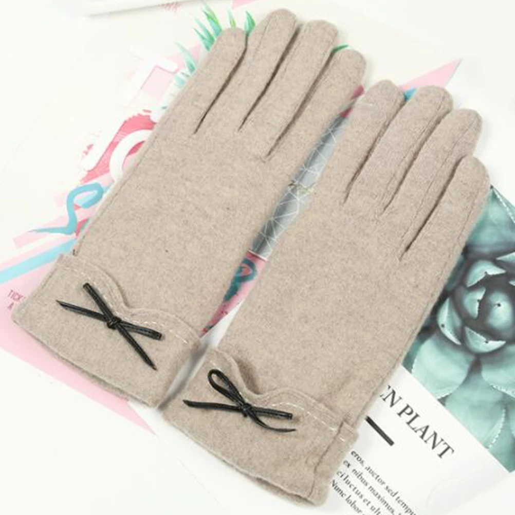 1 زوج النساء الشتاء قفازات شاشة لمس الكاكي Bowknot موضة في الهواء الطلق الدافئة لينة قفازات مريحة لركوب الدراجات الاستخدام اليومي إبقاء