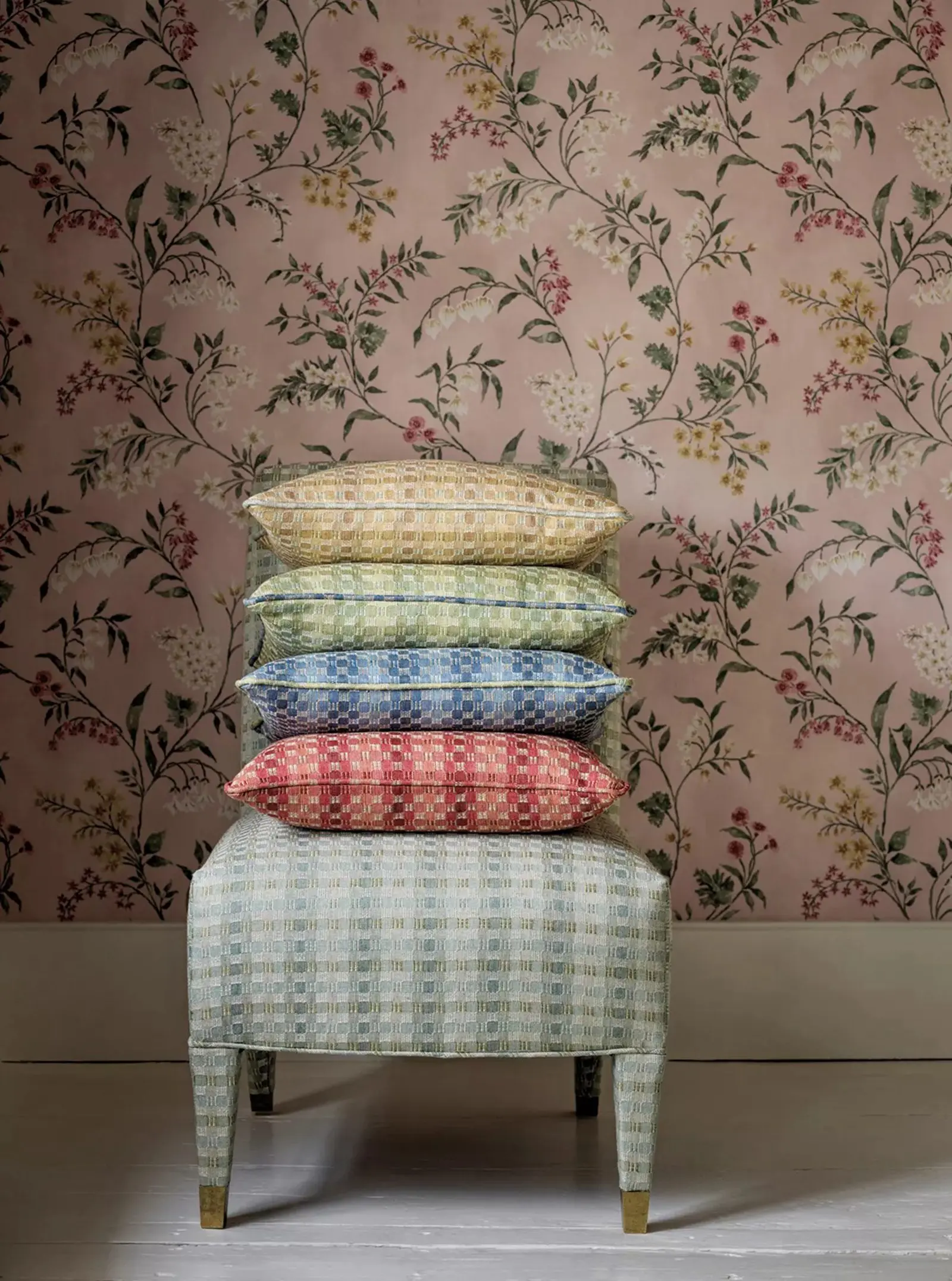 Almora Wallpaper, delicate floral wall paper with featuring bell flowers and fuchsias in dusty pink back,Traditional Un-paste