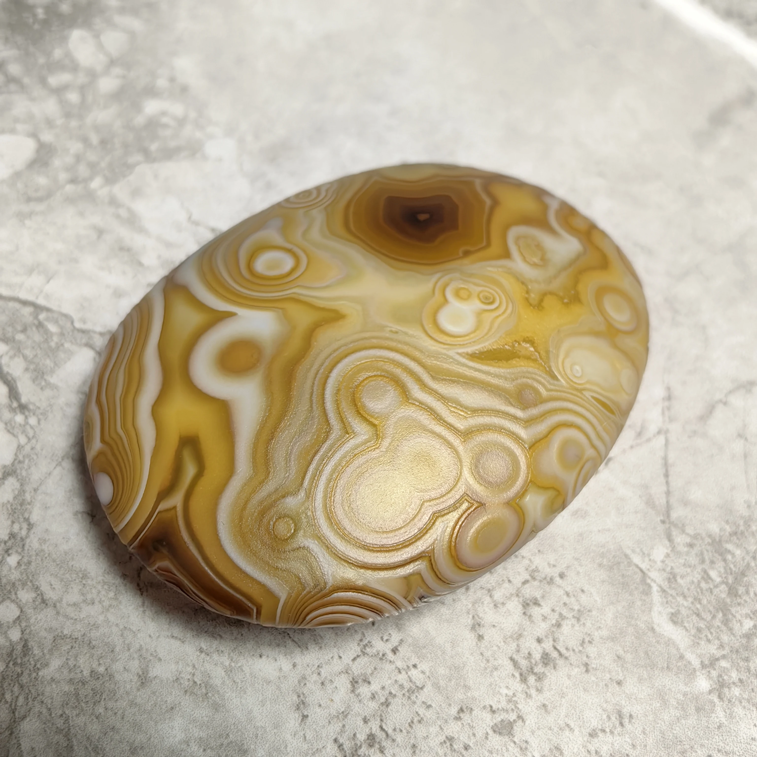 Natural Gobi Divine Eye Agate with Texture, Palm Stones for Stress Relief Spiritual Defense & Against Negative Home Desk Decor - view 4