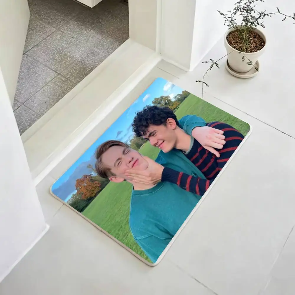 H-Heartstopper Nick Charlie Floor Mat Bathroom Absorbent Mat Rugs Simple Door Dirt-resistant Mat Home Kitchen Mat