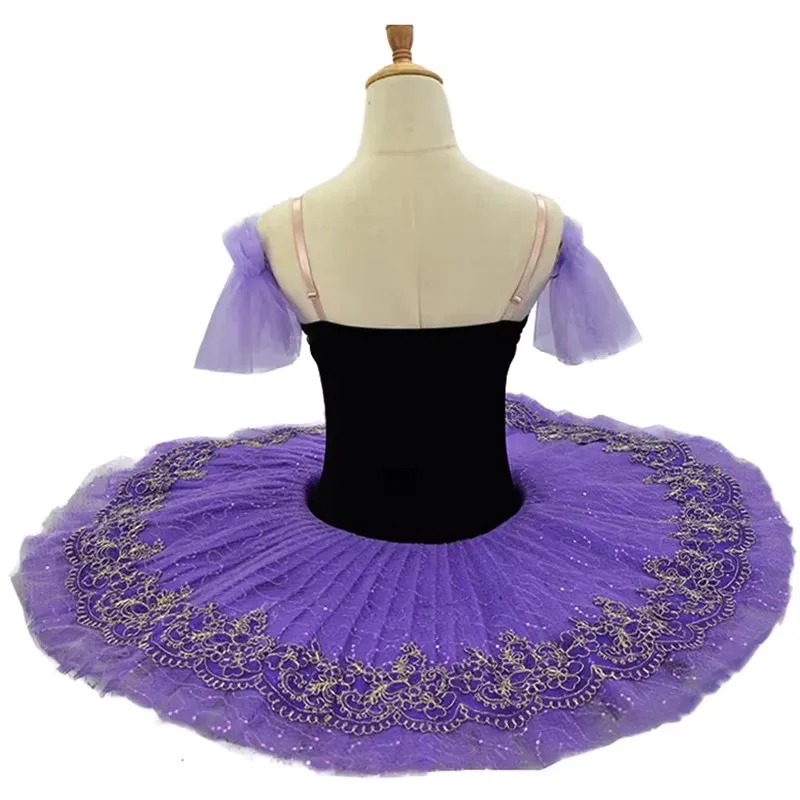 زي الباليه الرومانسي يغلق الفتيات على البحيرة الوطنية المهنية الباليه الباليه الفتيات تظهر بانوراما الباليه للأطفال