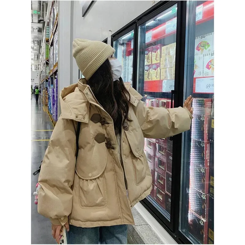 

Зимняя утолщенная женская короткая куртка-пуховик, пальто в стиле хлеба с роговой пряжкой, свободная посадка, пуховая хлопковая верхняя одежда с капюшоном, холодная погода